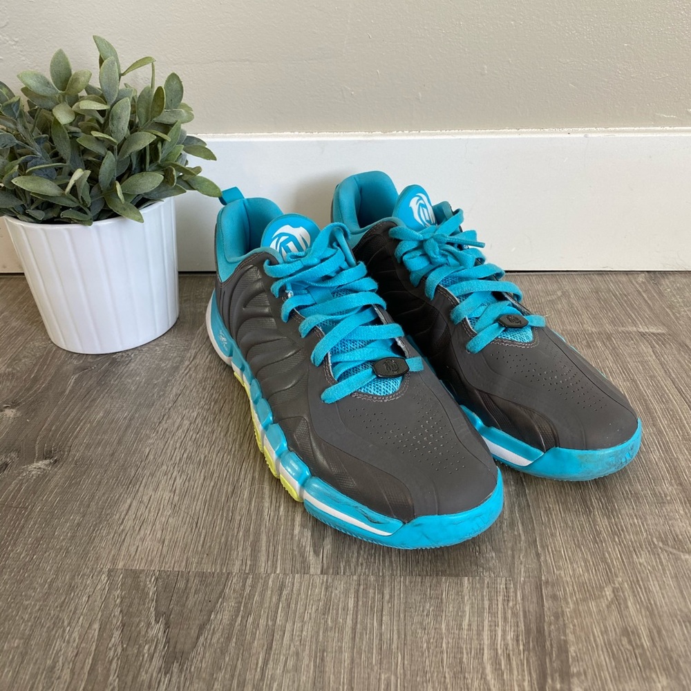 Derrick Rose Adidas basketball shoes